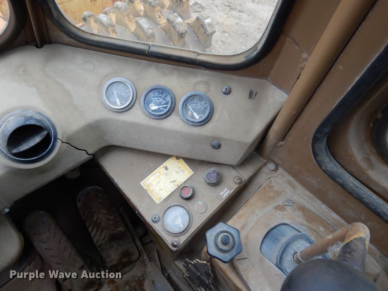 image for item IO9591 1986 Caterpillar 816B  soil compactor