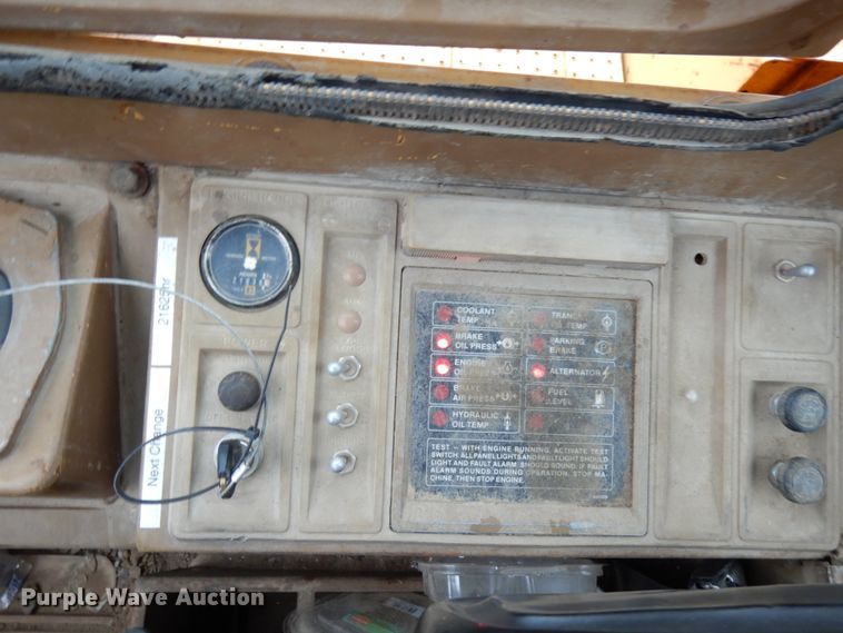 image for item IO9591 1986 Caterpillar 816B  soil compactor