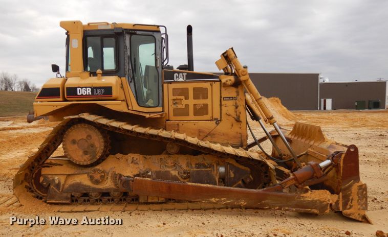 image for item IO9593 1997 Caterpillar D6R LGP  dozer