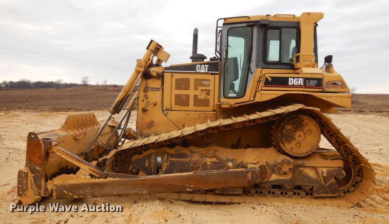 image for item IO9593 1997 Caterpillar D6R LGP  dozer