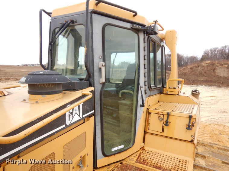 image for item IO9593 1997 Caterpillar D6R LGP  dozer