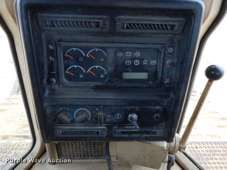 image for item IO9593 1997 Caterpillar D6R LGP  dozer