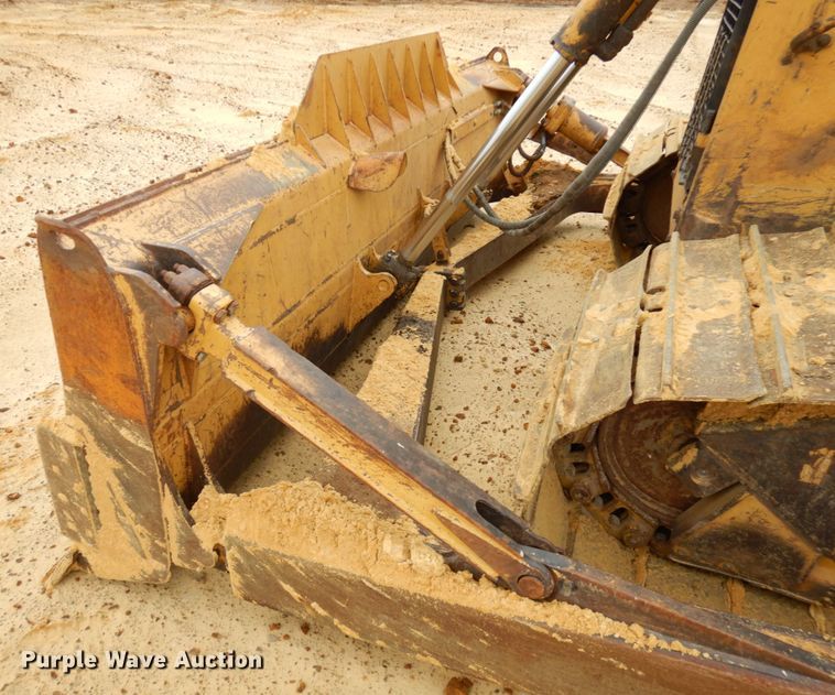 image for item IO9593 1997 Caterpillar D6R LGP  dozer