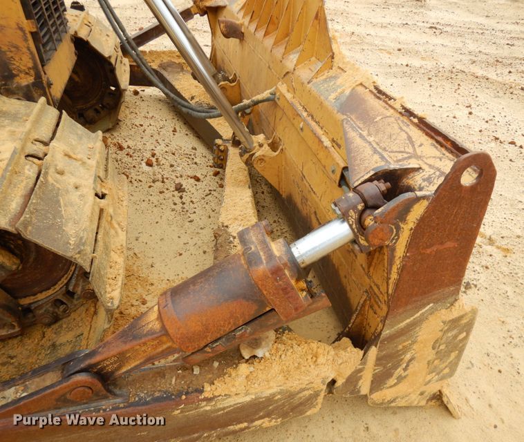 image for item IO9593 1997 Caterpillar D6R LGP  dozer