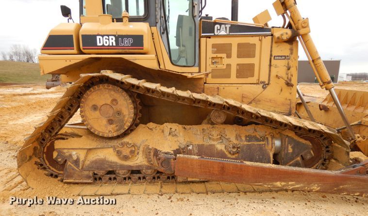image for item IO9593 1997 Caterpillar D6R LGP  dozer