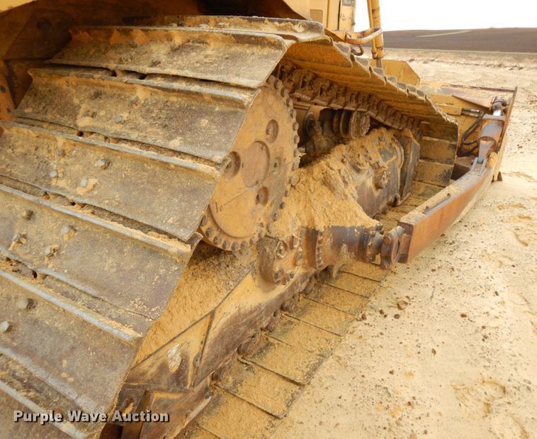 image for item IO9593 1997 Caterpillar D6R LGP  dozer