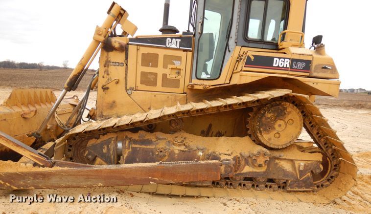 image for item IO9593 1997 Caterpillar D6R LGP  dozer