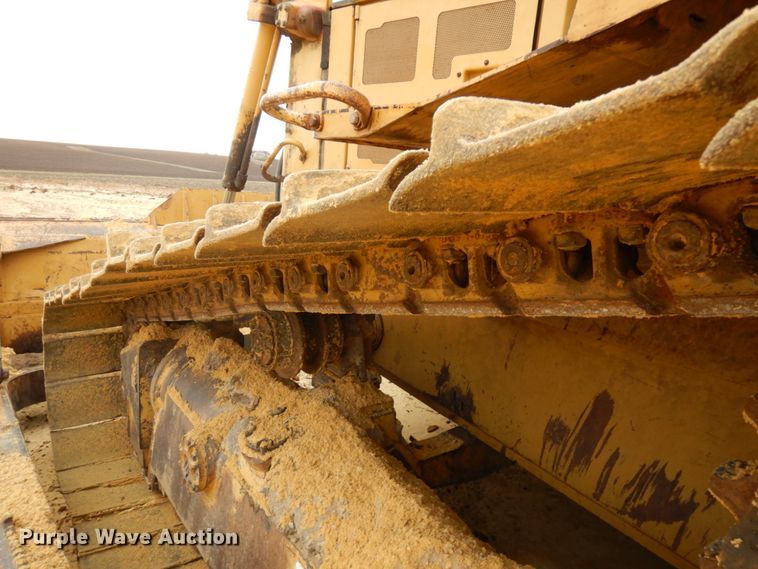 image for item IO9593 1997 Caterpillar D6R LGP  dozer