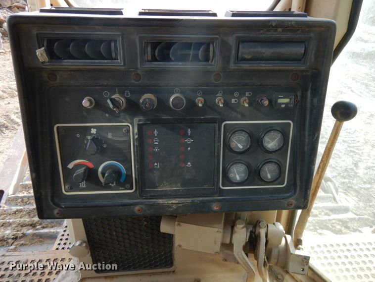 image for item IO9606 1997 Caterpillar D8R  dozer