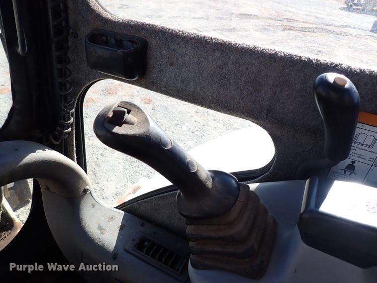 image for item IS9247 2004 Bobcat 334G  mini excavator