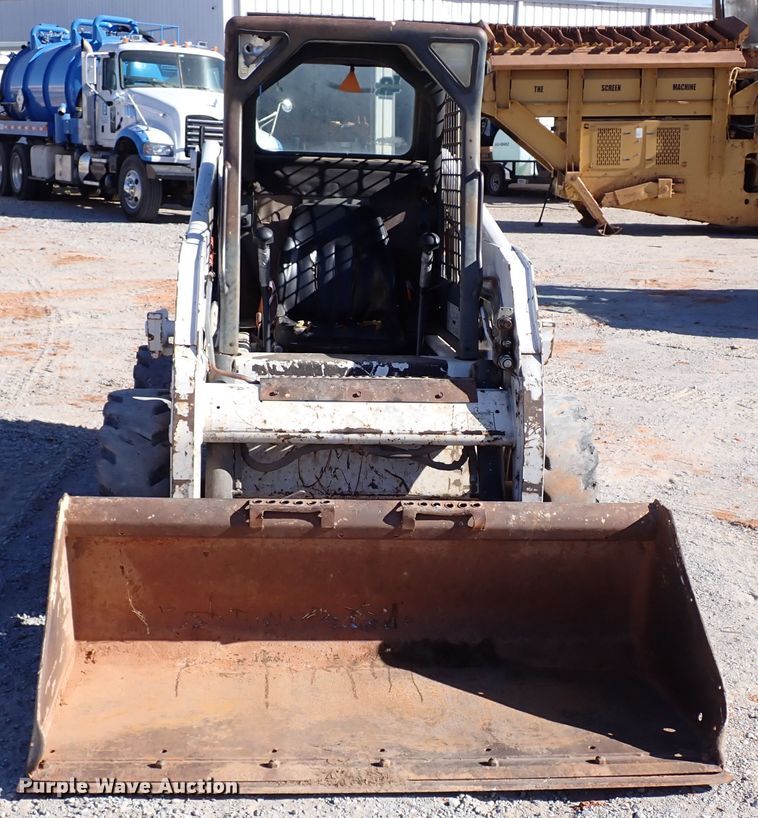 image for item IS9248 2005 Bobcat S150  skid steer loader