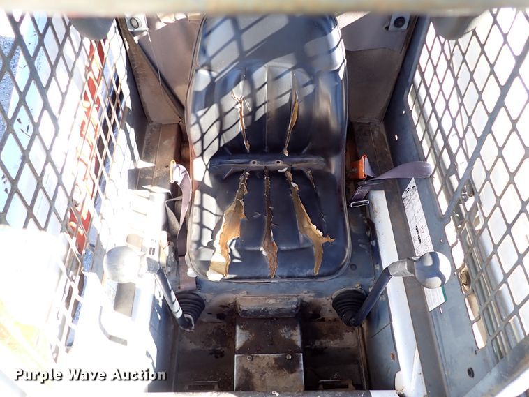 image for item IS9248 2005 Bobcat S150  skid steer loader