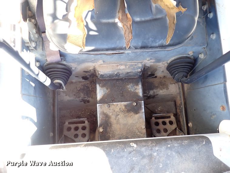 image for item IS9248 2005 Bobcat S150  skid steer loader