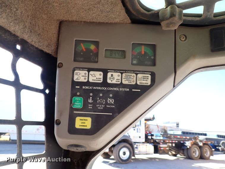 image for item IS9248 2005 Bobcat S150  skid steer loader