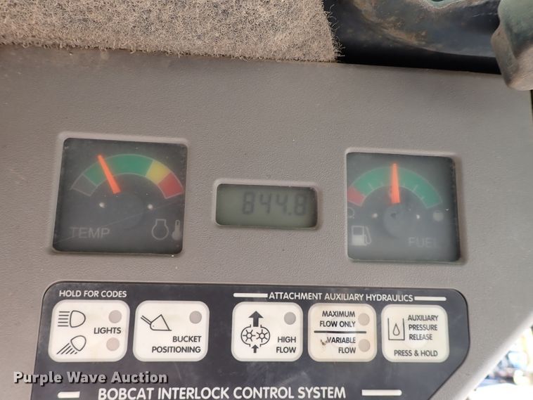 image for item IS9248 2005 Bobcat S150  skid steer loader