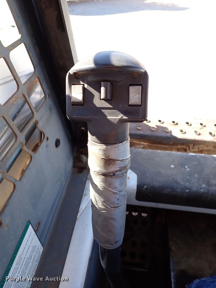 image for item IS9248 2005 Bobcat S150  skid steer loader