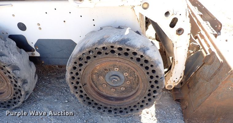 image for item IS9248 2005 Bobcat S150  skid steer loader