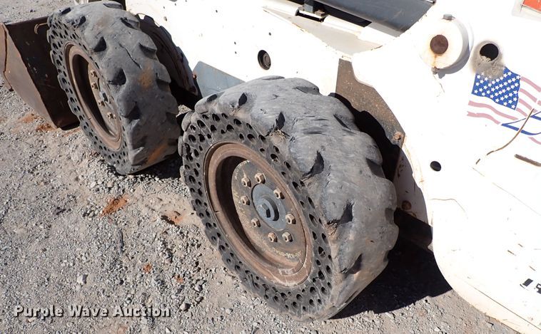 image for item IS9248 2005 Bobcat S150  skid steer loader