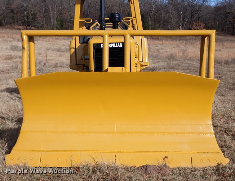 image for item IS9264 2004 Caterpillar D5G XL  dozer