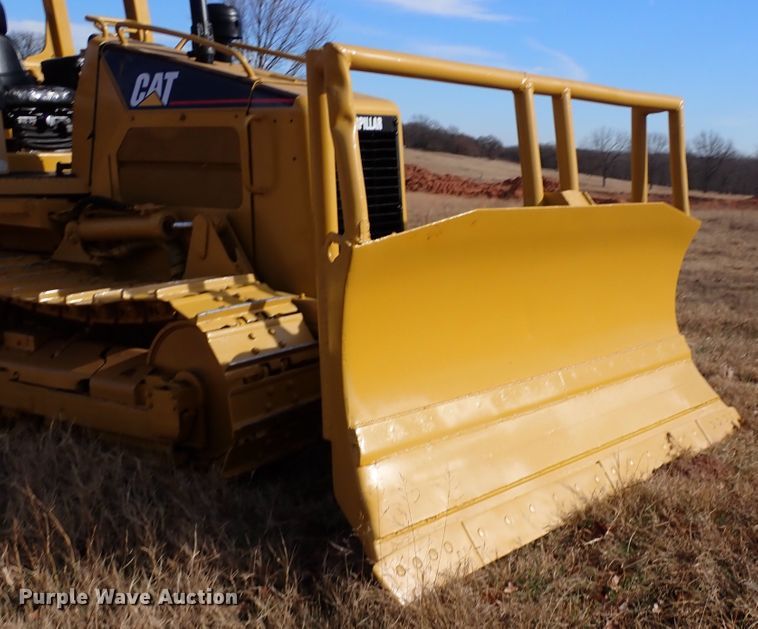 image for item IS9264 2004 Caterpillar D5G XL  dozer