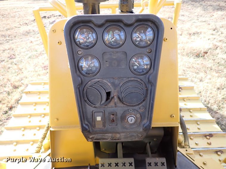 image for item IS9264 2004 Caterpillar D5G XL  dozer