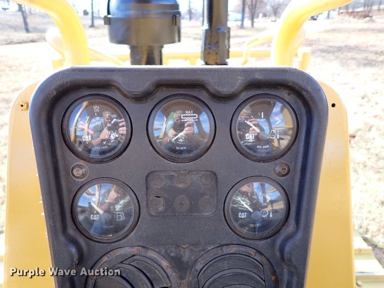 image for item IS9264 2004 Caterpillar D5G XL  dozer