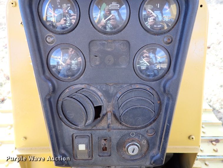 image for item IS9264 2004 Caterpillar D5G XL  dozer