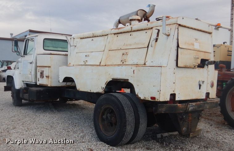 image for item IU9774 1981 Ford LN7000  truck cab and chassis