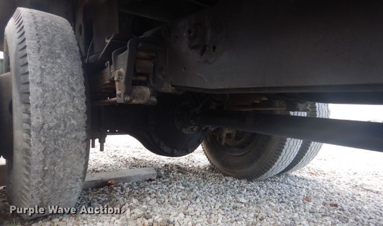 image for item IU9774 1981 Ford LN7000  truck cab and chassis