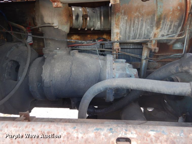 image for item IU9774 1981 Ford LN7000  truck cab and chassis