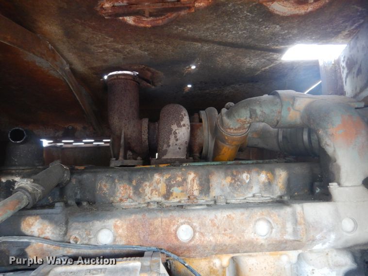 image for item IU9774 1981 Ford LN7000  truck cab and chassis