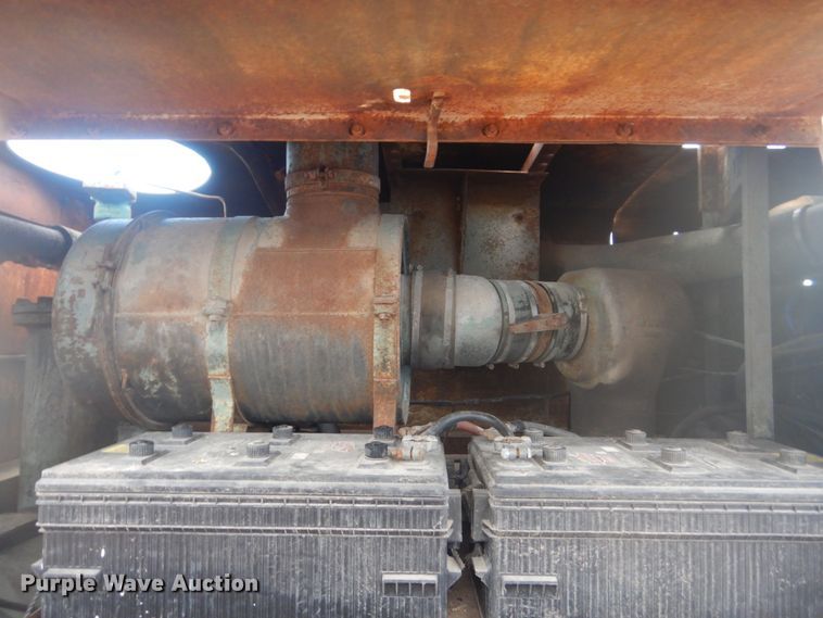 image for item IU9774 1981 Ford LN7000  truck cab and chassis