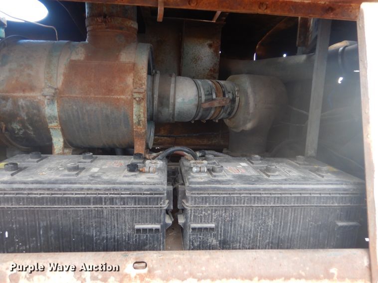 image for item IU9774 1981 Ford LN7000  truck cab and chassis