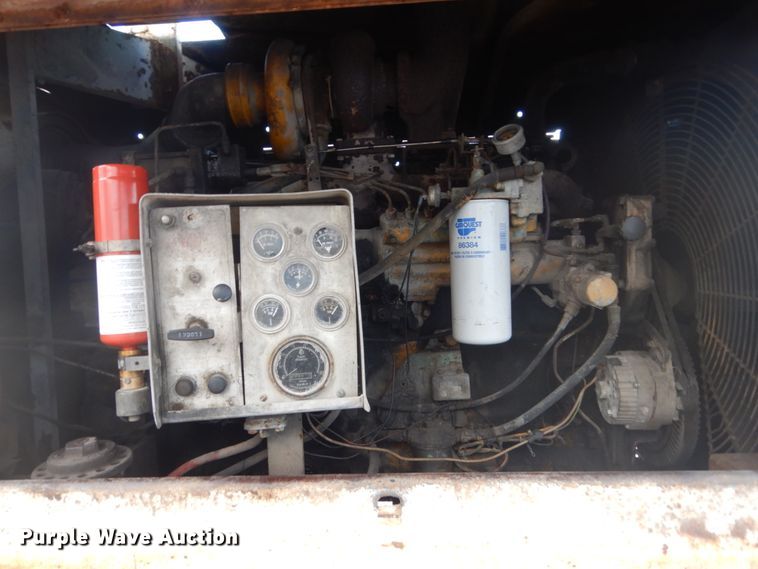 image for item IU9774 1981 Ford LN7000  truck cab and chassis