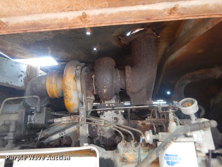 image for item IU9774 1981 Ford LN7000  truck cab and chassis