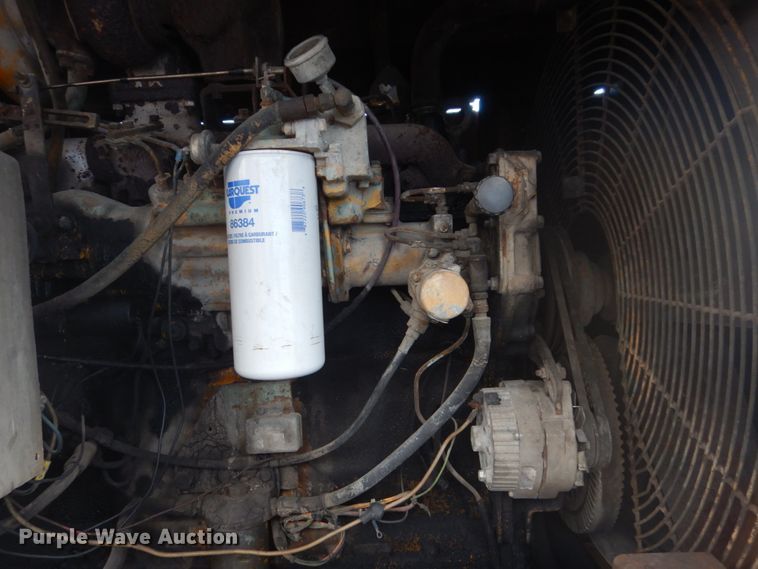 image for item IU9774 1981 Ford LN7000  truck cab and chassis