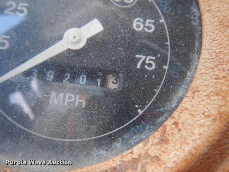 image for item IU9774 1981 Ford LN7000  truck cab and chassis