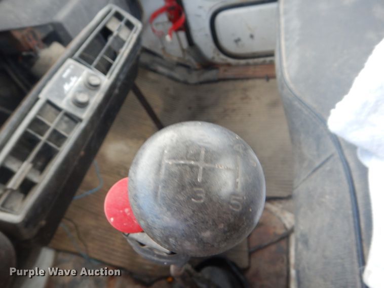 image for item IU9774 1981 Ford LN7000  truck cab and chassis