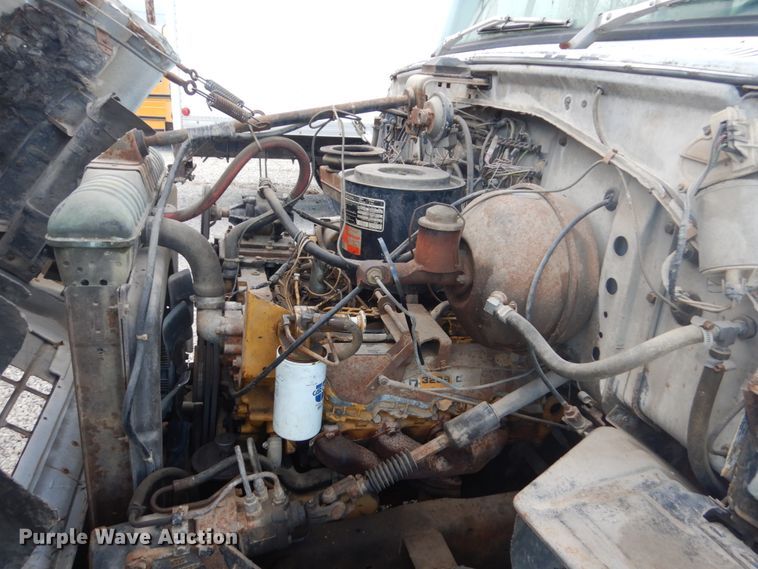 image for item IU9774 1981 Ford LN7000  truck cab and chassis