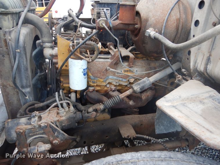 image for item IU9774 1981 Ford LN7000  truck cab and chassis