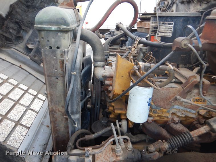 image for item IU9774 1981 Ford LN7000  truck cab and chassis