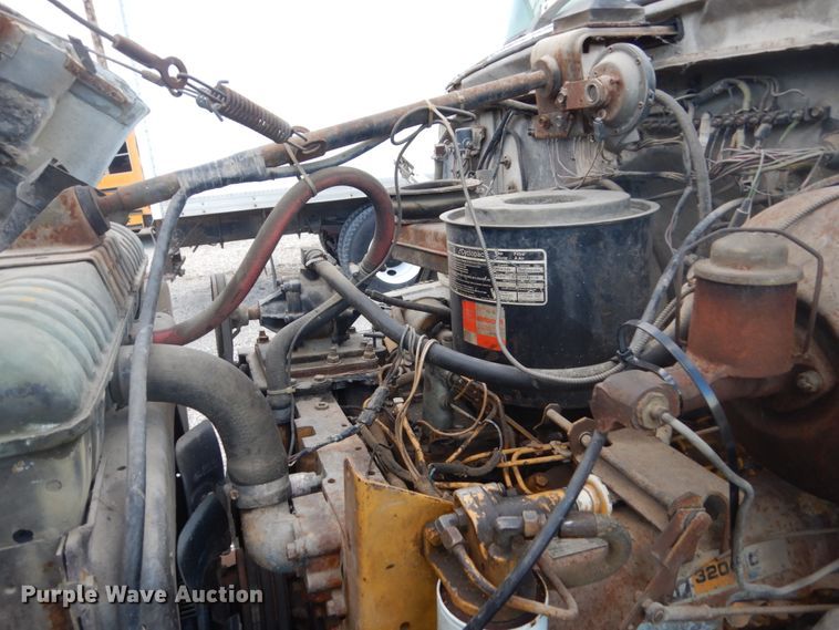 image for item IU9774 1981 Ford LN7000  truck cab and chassis