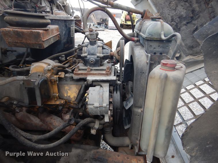 image for item IU9774 1981 Ford LN7000  truck cab and chassis