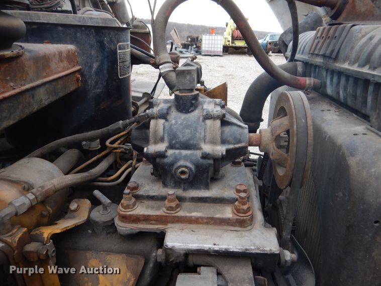 image for item IU9774 1981 Ford LN7000  truck cab and chassis