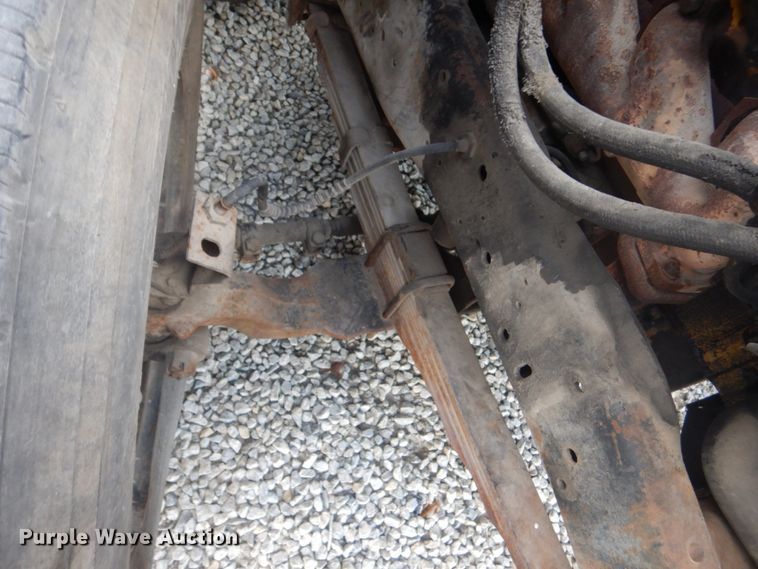 image for item IU9774 1981 Ford LN7000  truck cab and chassis