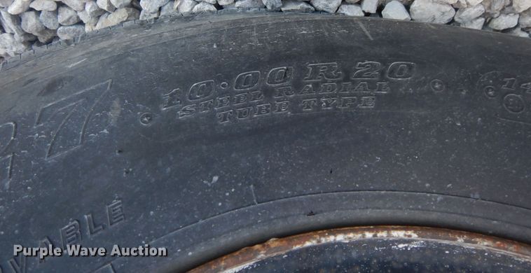 image for item IU9774 1981 Ford LN7000  truck cab and chassis