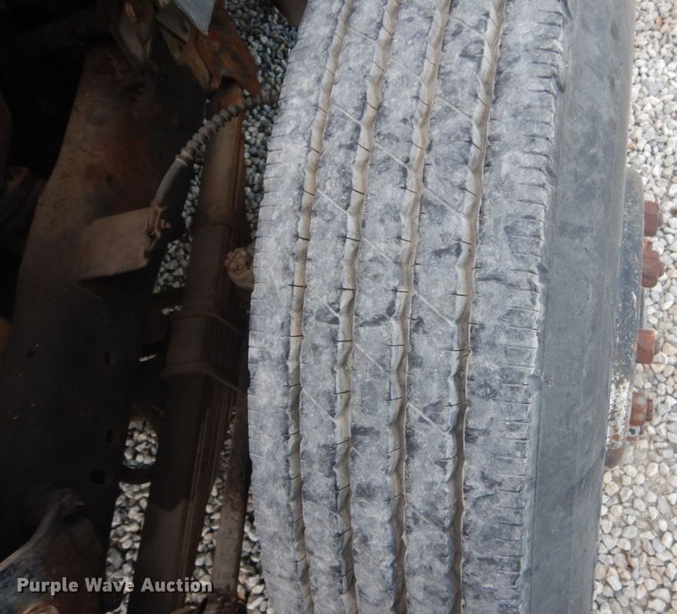 image for item IU9774 1981 Ford LN7000  truck cab and chassis