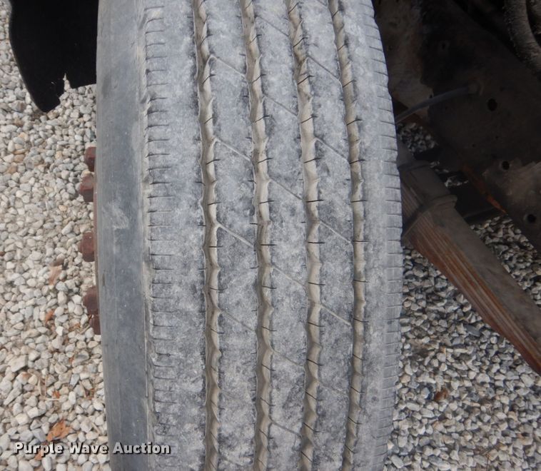 image for item IU9774 1981 Ford LN7000  truck cab and chassis