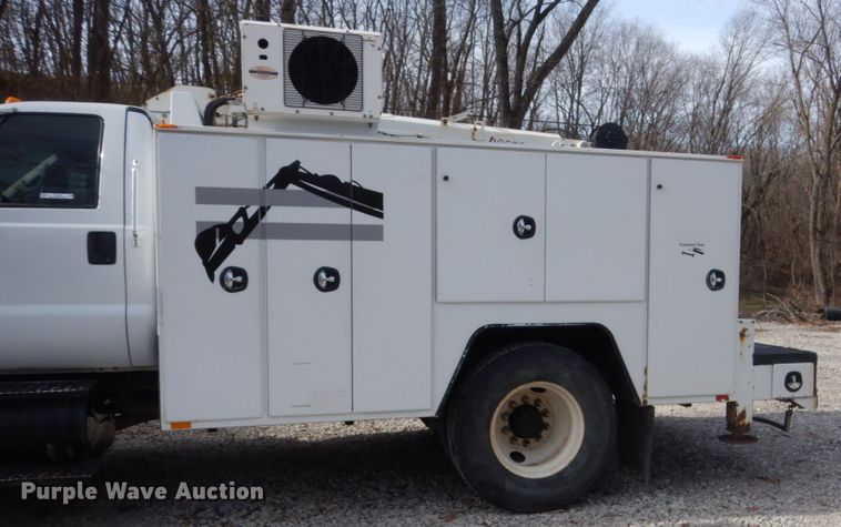 image for item IU9781 2008 Ford F750 Super Duty XLT  utility / service truck