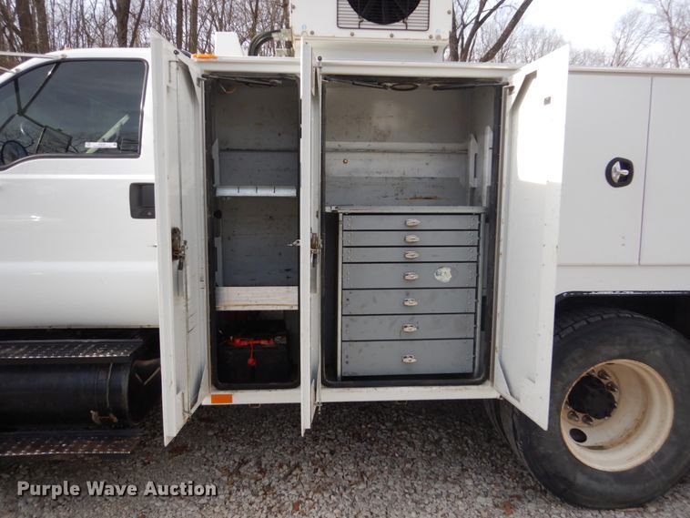 image for item IU9781 2008 Ford F750 Super Duty XLT  utility / service truck